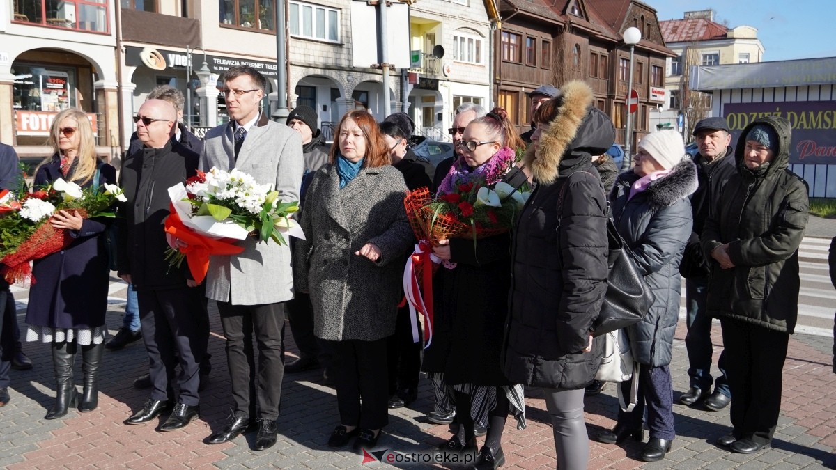 15. rocznica katastrofy smoleńskiej - mieszkańcy Ostrołęki w hołdzie ofiarom tragedii [10.04.2025] - zdjęcie #23 - eOstroleka.pl