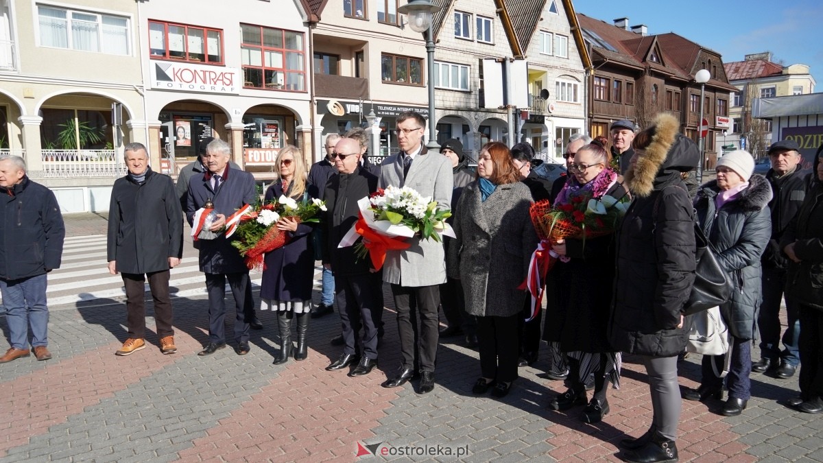 15. rocznica katastrofy smoleńskiej - mieszkańcy Ostrołęki w hołdzie ofiarom tragedii [10.04.2025] - zdjęcie #21 - eOstroleka.pl
