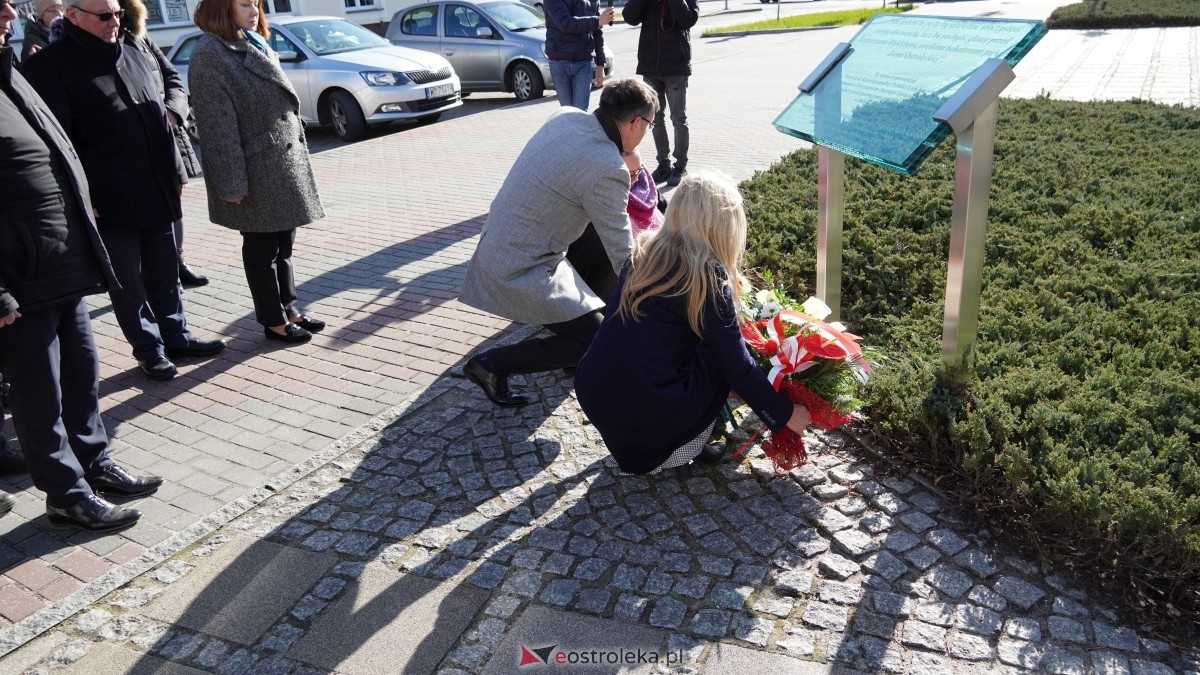 15. rocznica katastrofy smoleńskiej - mieszkańcy Ostrołęki w hołdzie ofiarom tragedii [10.04.2025] - zdjęcie #16 - eOstroleka.pl