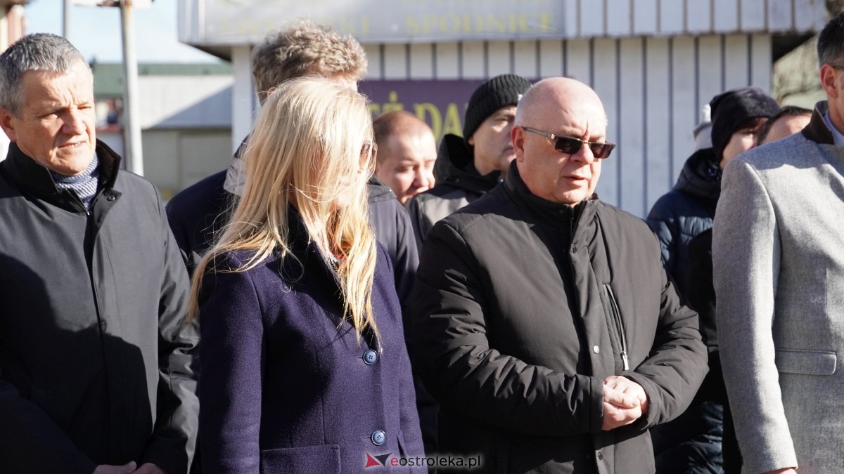 15. rocznica katastrofy smoleńskiej - mieszkańcy Ostrołęki w hołdzie ofiarom tragedii [10.04.2025] - zdjęcie #3 - eOstroleka.pl