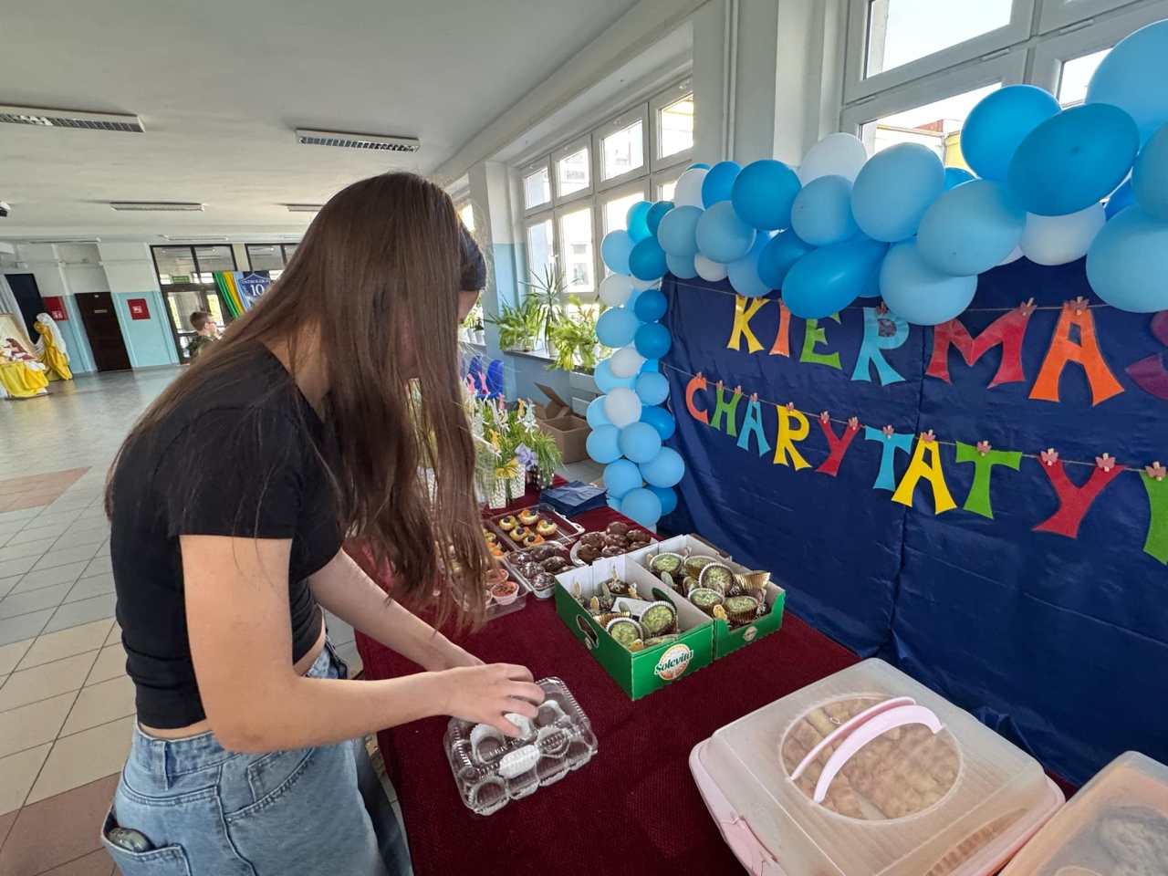 Kiermasz charytatywny w SP 10 w Ostrołęce [10.04.2025] - zdjęcie #42 - eOstroleka.pl
