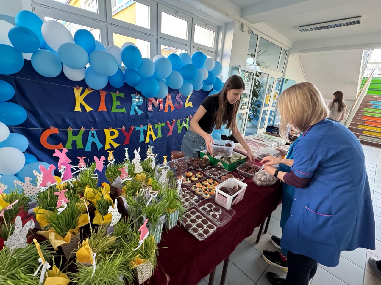 Kiermasz charytatywny w SP 10 w Ostrołęce [10.04.2025] - zdjęcie #27 - eOstroleka.pl
