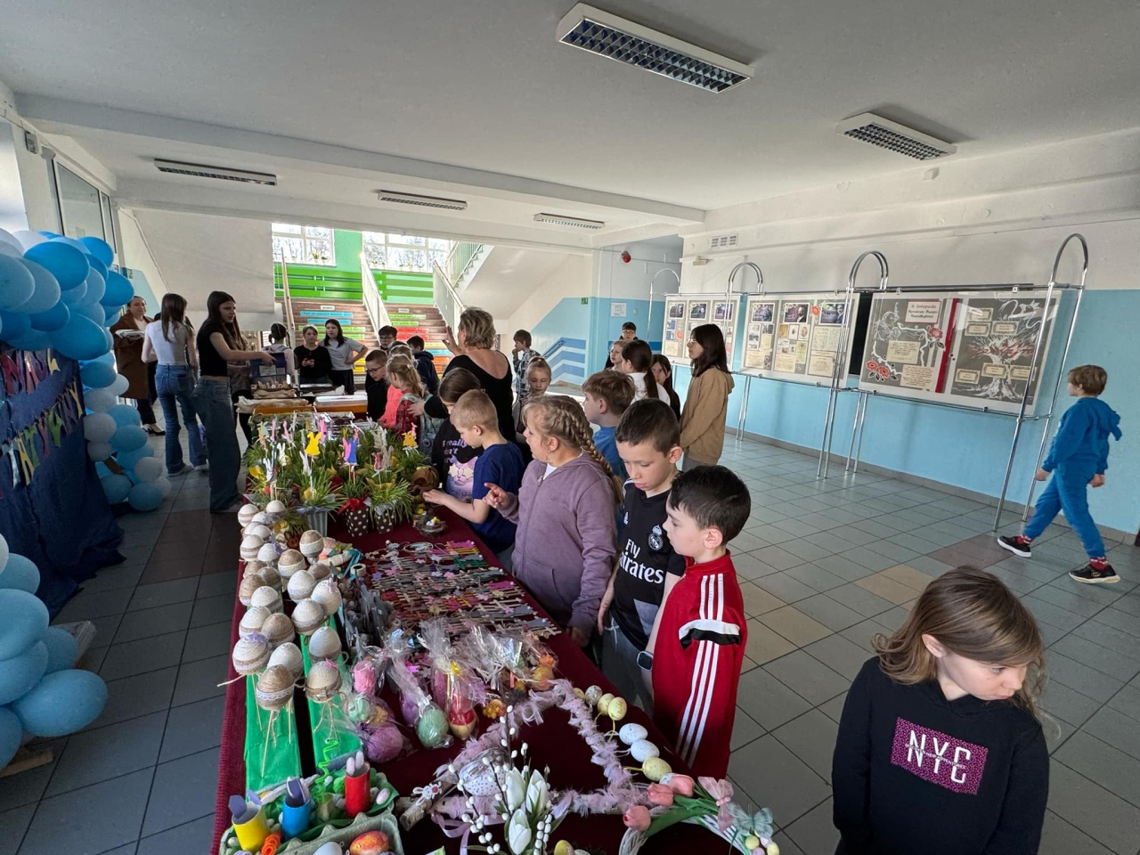 Kiermasz charytatywny w SP 10 w Ostrołęce [10.04.2025] - zdjęcie #26 - eOstroleka.pl