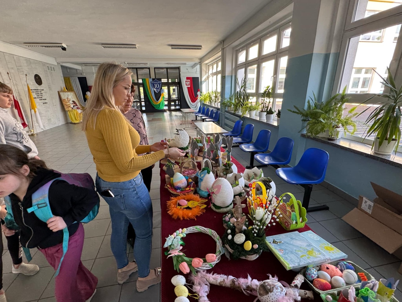 Kiermasz charytatywny w SP 10 w Ostrołęce [10.04.2025] - zdjęcie #19 - eOstroleka.pl