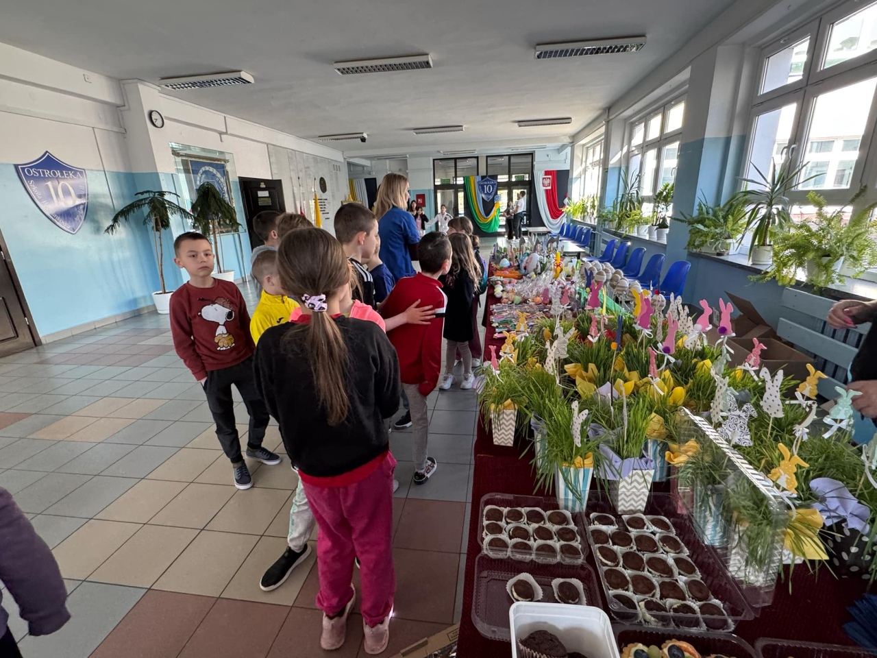 Kiermasz charytatywny w SP 10 w Ostrołęce [10.04.2025] - zdjęcie #9 - eOstroleka.pl