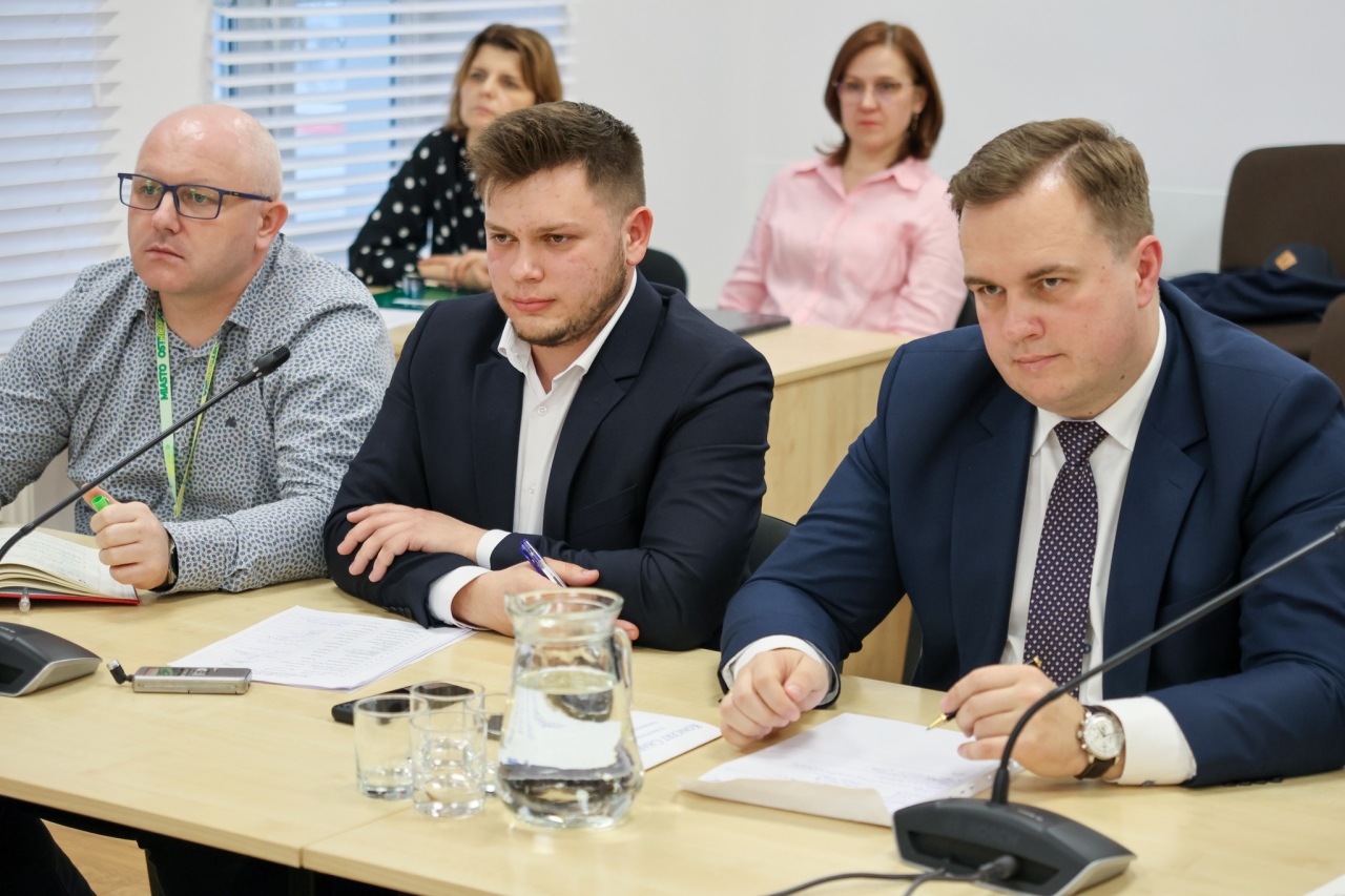 Spotkanie władz miasta z przedstawicielami samorządów osiedlowych [10.04.2025] - zdjęcie #9 - eOstroleka.pl