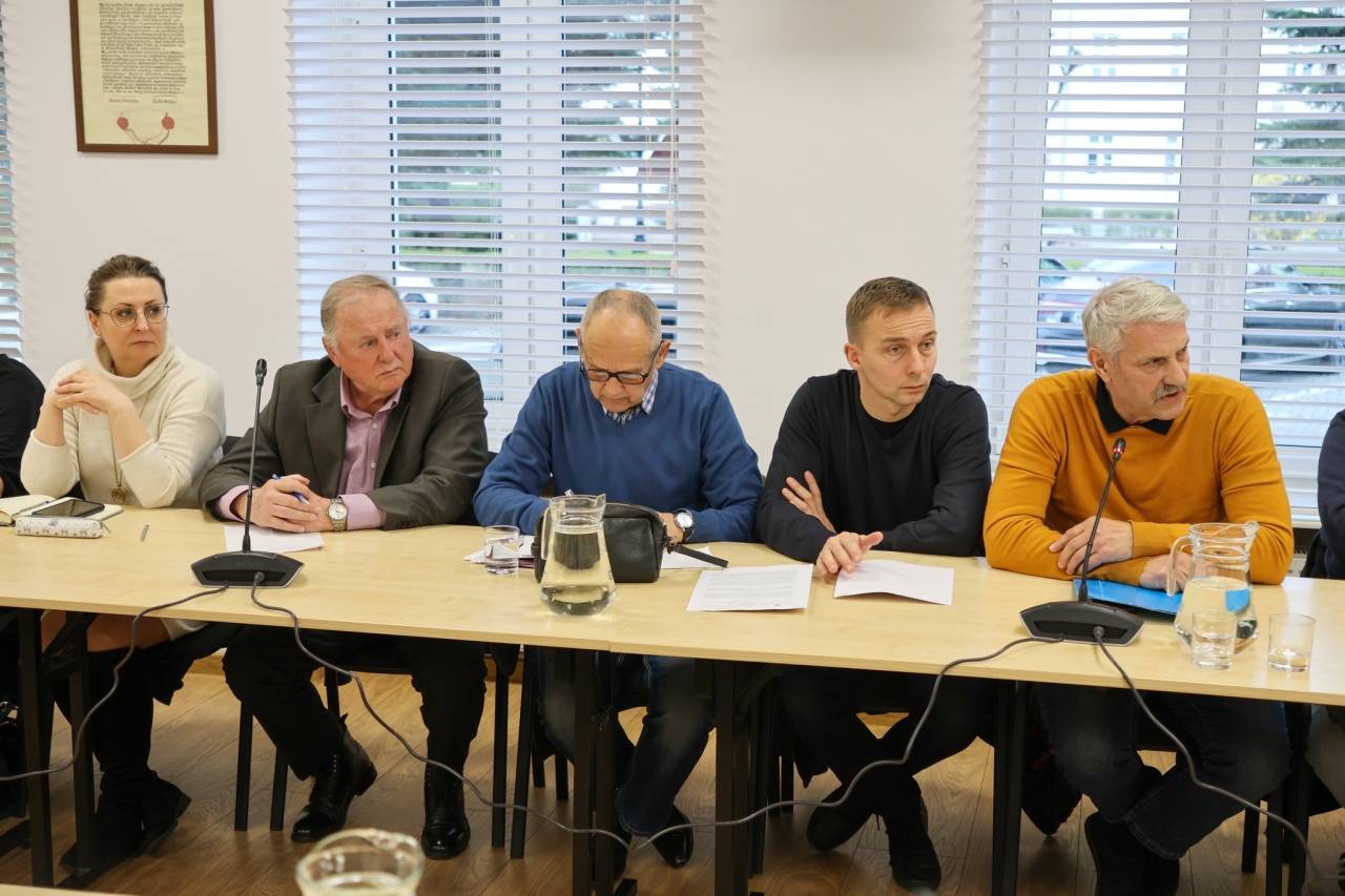 Spotkanie władz miasta z przedstawicielami samorządów osiedlowych [10.04.2025] - zdjęcie #7 - eOstroleka.pl