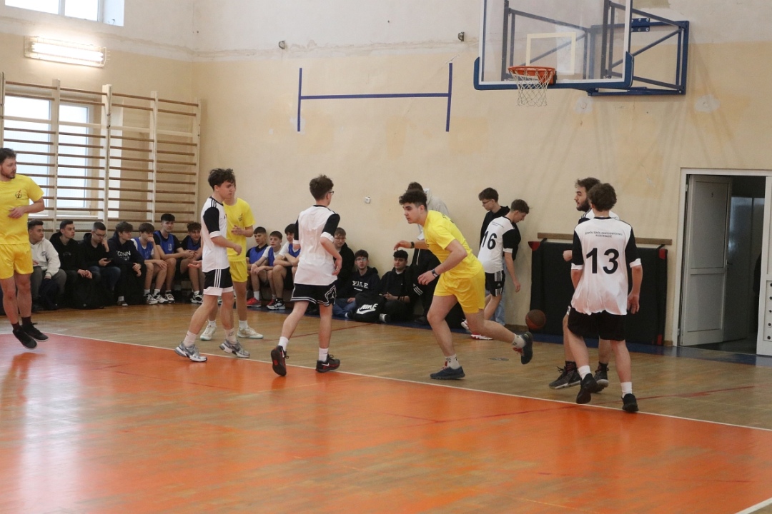 Turniej koszykówki im. Henryka Brzostka [11.04.2025] - zdjęcie #27 - eOstroleka.pl