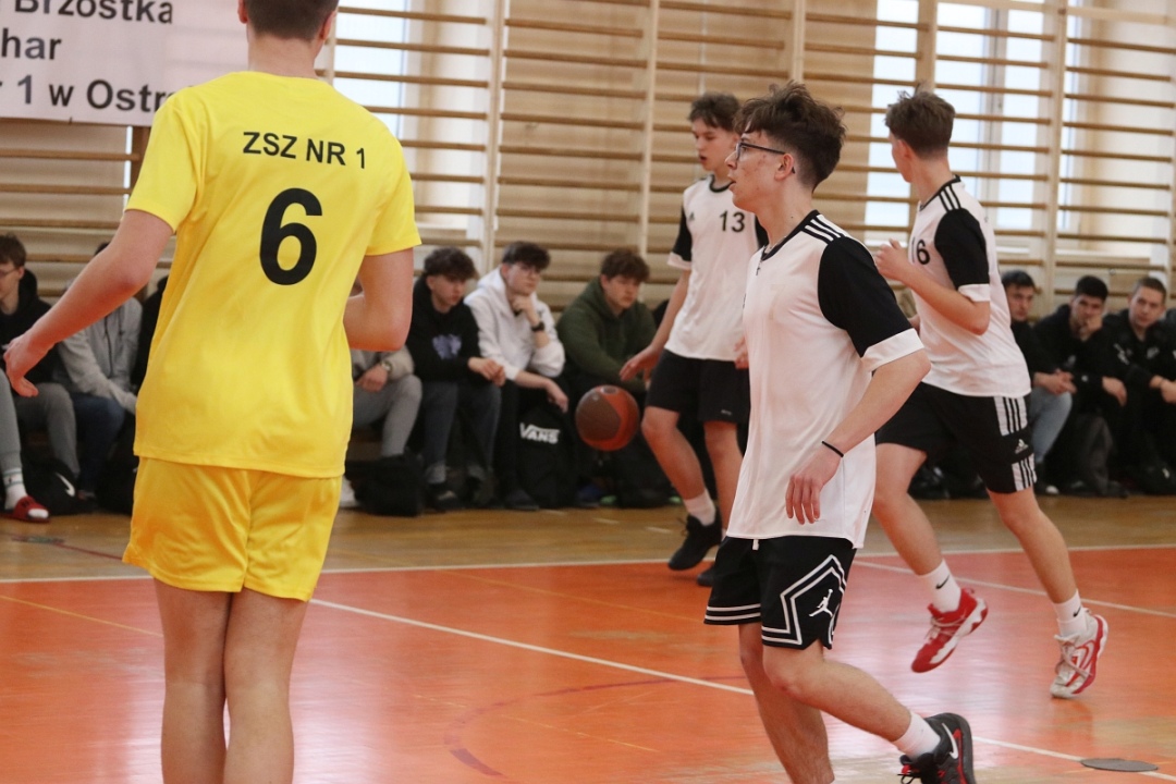Turniej koszykówki im. Henryka Brzostka [11.04.2025] - zdjęcie #17 - eOstroleka.pl