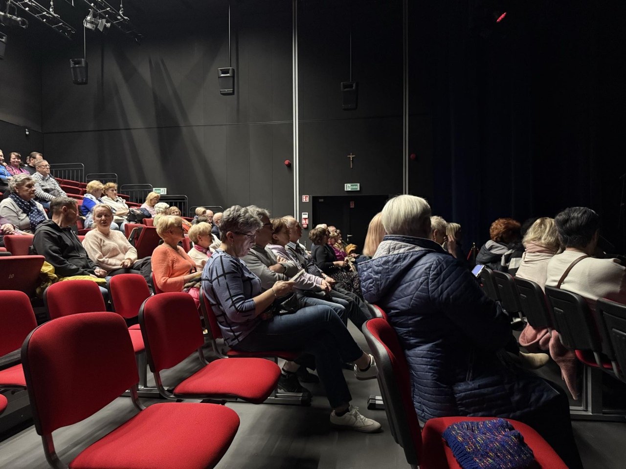 Koncert Modlitwa Katyńska w Muzeum Żołnierzy Wyklętych w Ostrołęce [10.04.2025] - zdjęcie #6 - eOstroleka.pl