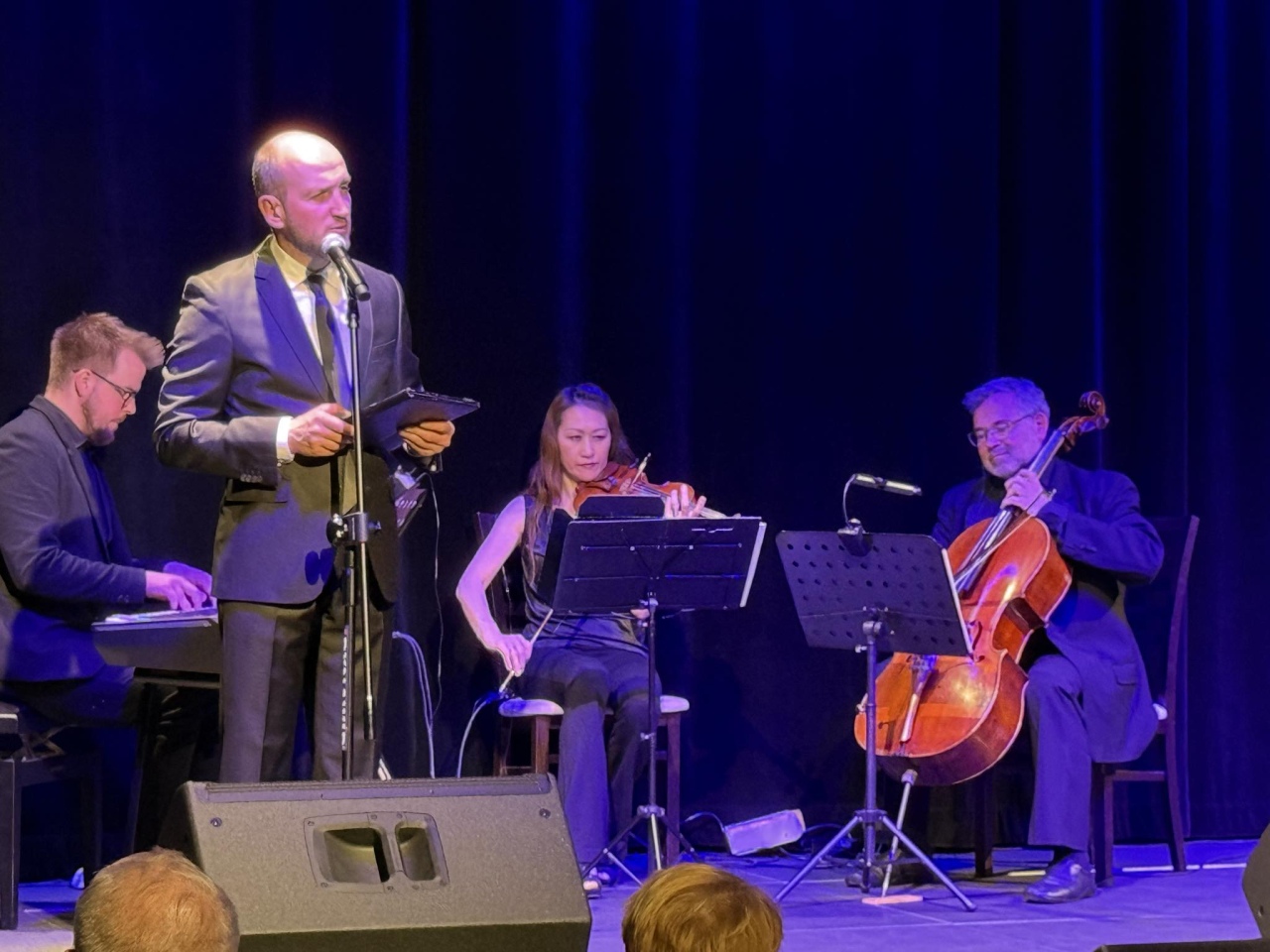 Koncert Modlitwa Katyńska w Muzeum Żołnierzy Wyklętych w Ostrołęce [10.04.2025] - zdjęcie #5 - eOstroleka.pl