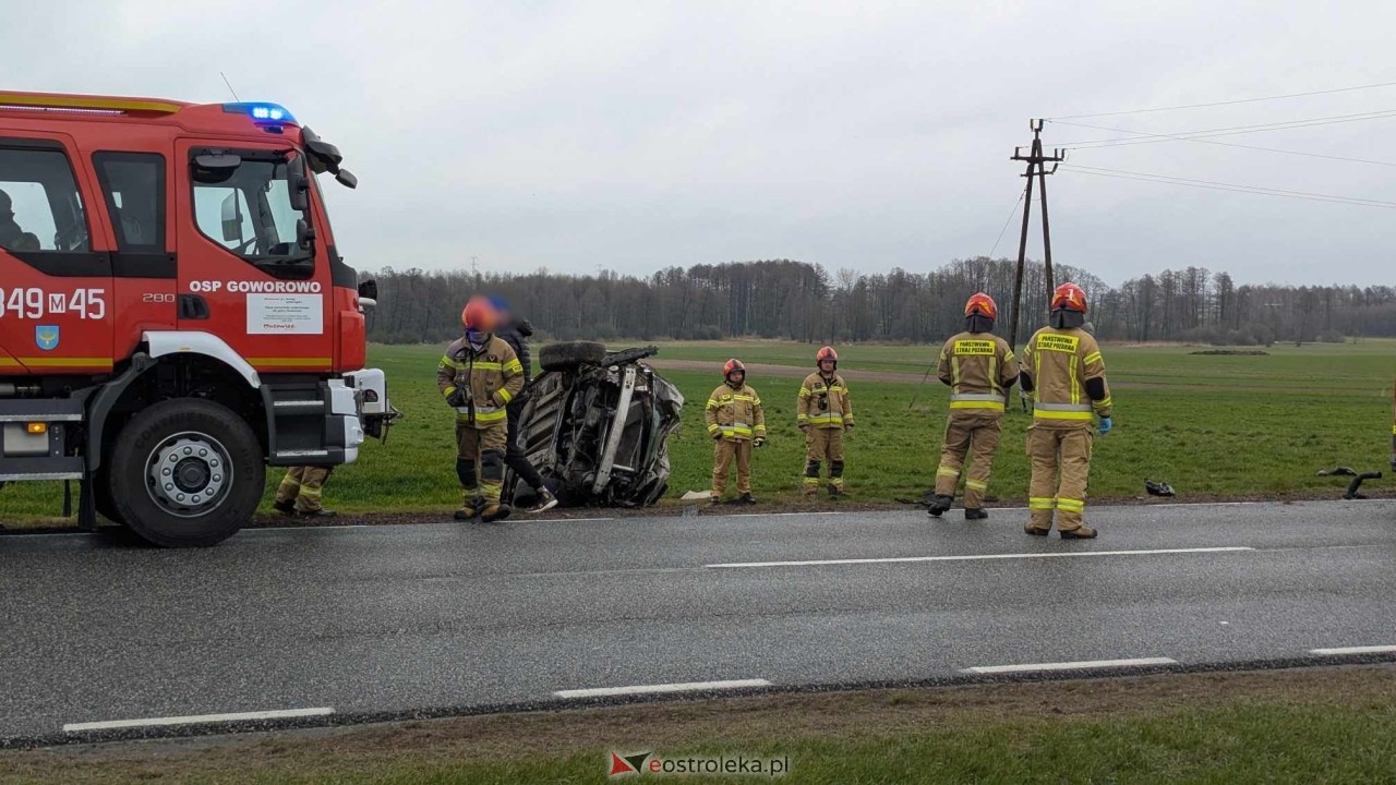 Dachowanie na DK-60 w Ponikwi Małej [11.04.2025] - zdjęcie #41 - eOstroleka.pl