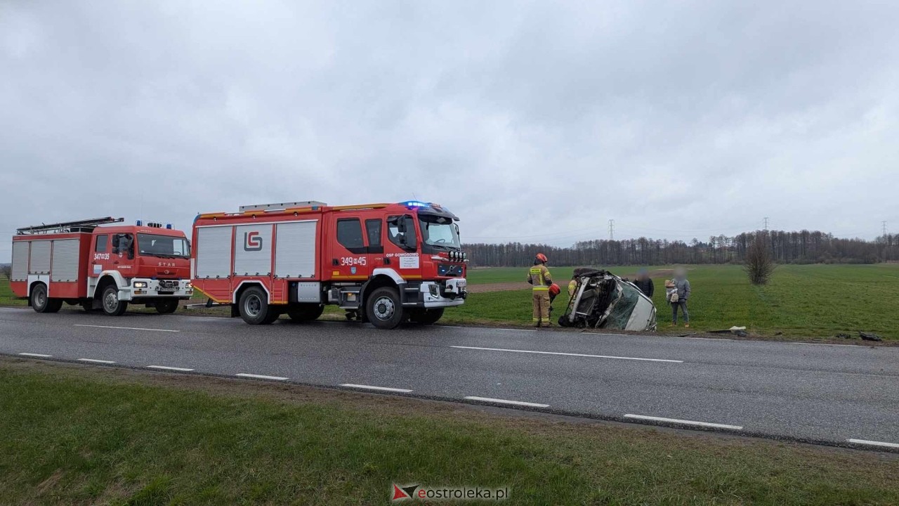 Dachowanie na DK-60 w Ponikwi Małej [11.04.2025] - zdjęcie #39 - eOstroleka.pl
