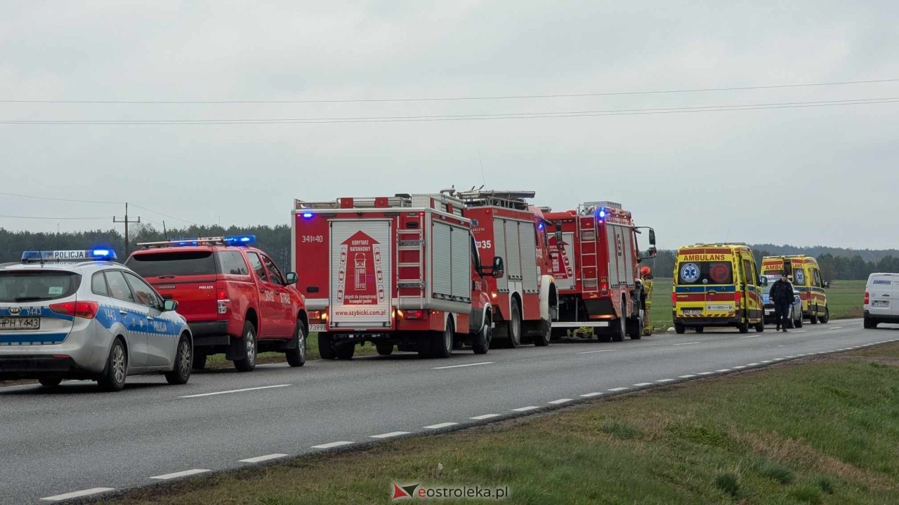 Dachowanie na DK-60 w Ponikwi Małej [11.04.2025] - zdjęcie #25 - eOstroleka.pl