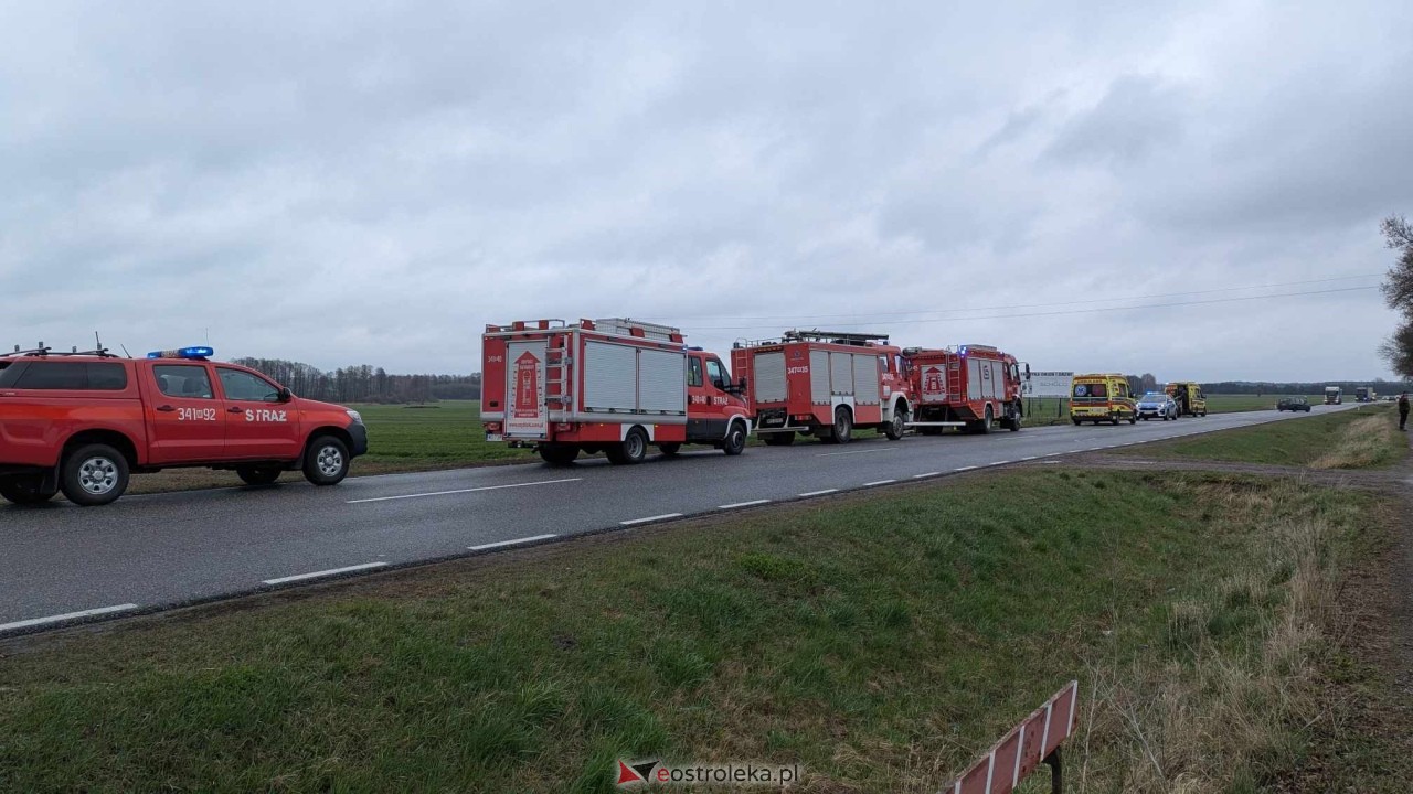 Dachowanie na DK-60 w Ponikwi Małej [11.04.2025] - zdjęcie #21 - eOstroleka.pl