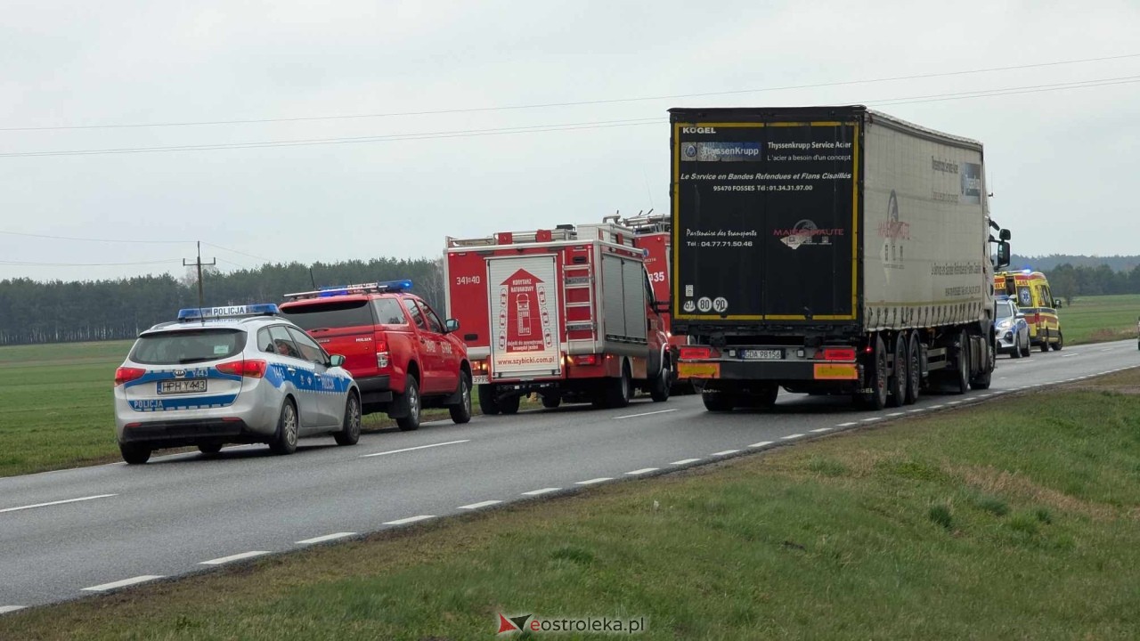 Dachowanie na DK-60 w Ponikwi Małej [11.04.2025] - zdjęcie #12 - eOstroleka.pl