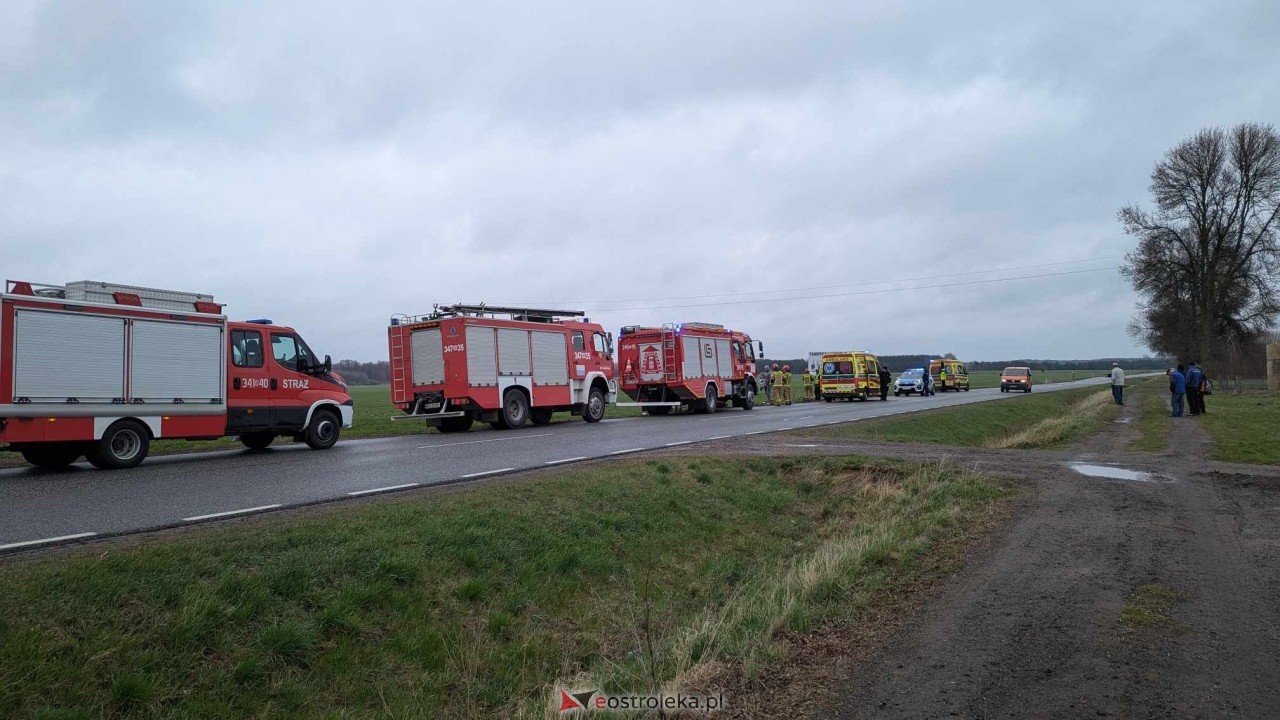 Dachowanie na DK-60 w Ponikwi Małej [11.04.2025] - zdjęcie #3 - eOstroleka.pl