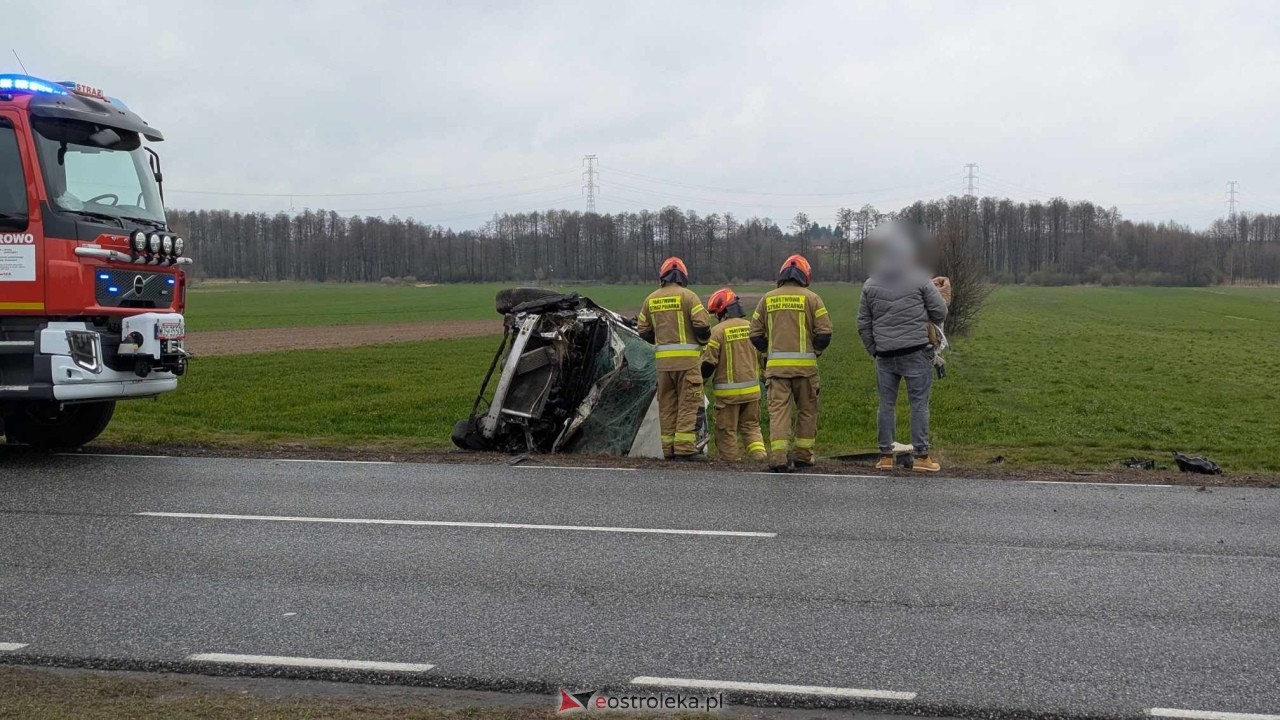 Dachowanie na DK-60 w Ponikwi Małej [11.04.2025] - zdjęcie #1 - eOstroleka.pl