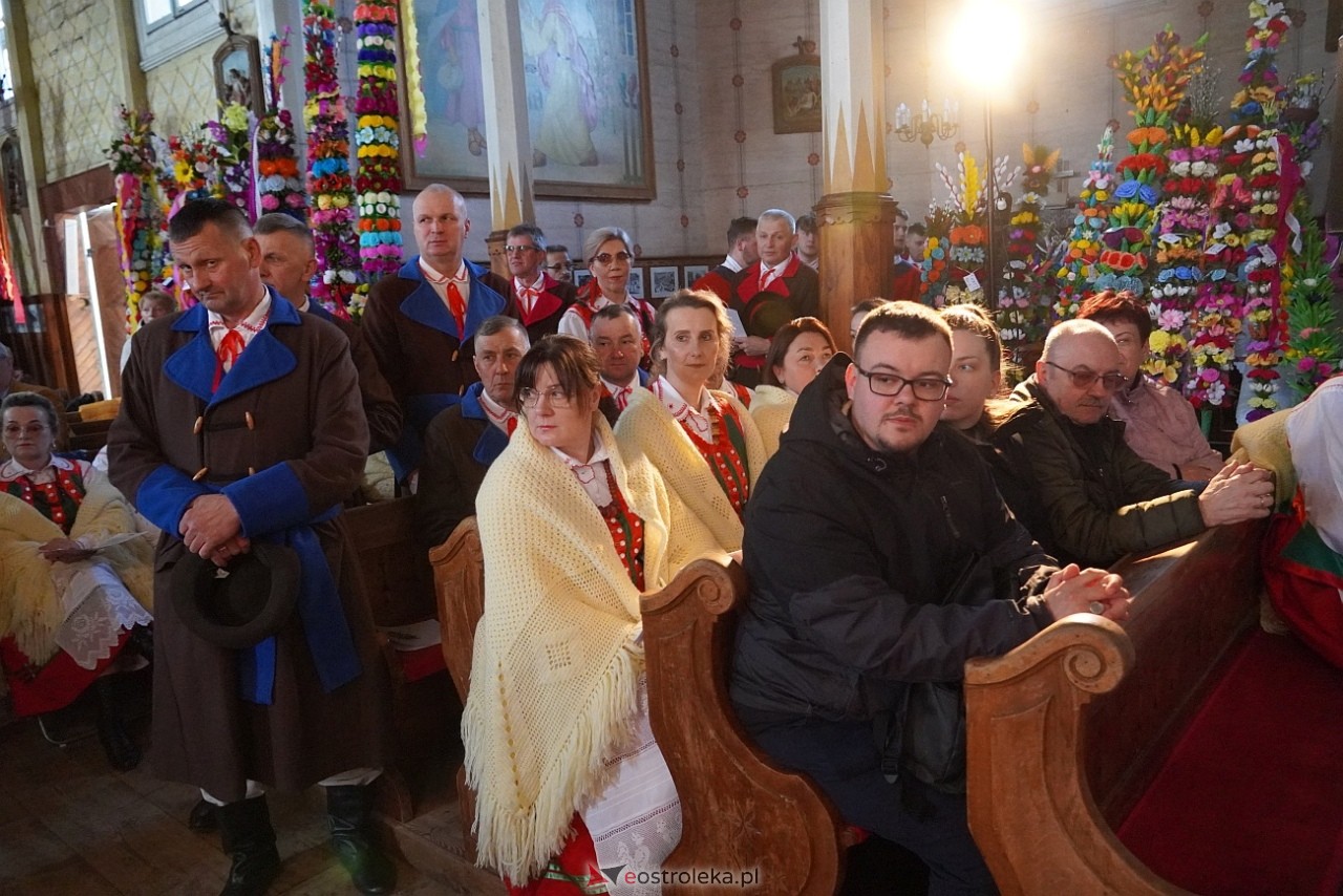 Prezentacje regionalnej pieśni sakralnej w w Kościele pw. św. Anny w Łysych [12.04.2025] - zdjęcie #61 - eOstroleka.pl