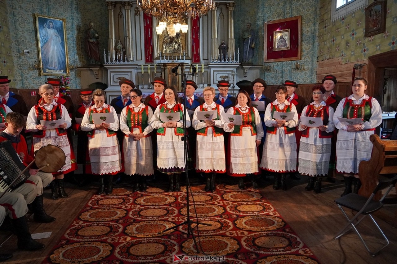 Prezentacje regionalnej pieśni sakralnej w w Kościele pw. św. Anny w Łysych [12.04.2025] - zdjęcie #24 - eOstroleka.pl