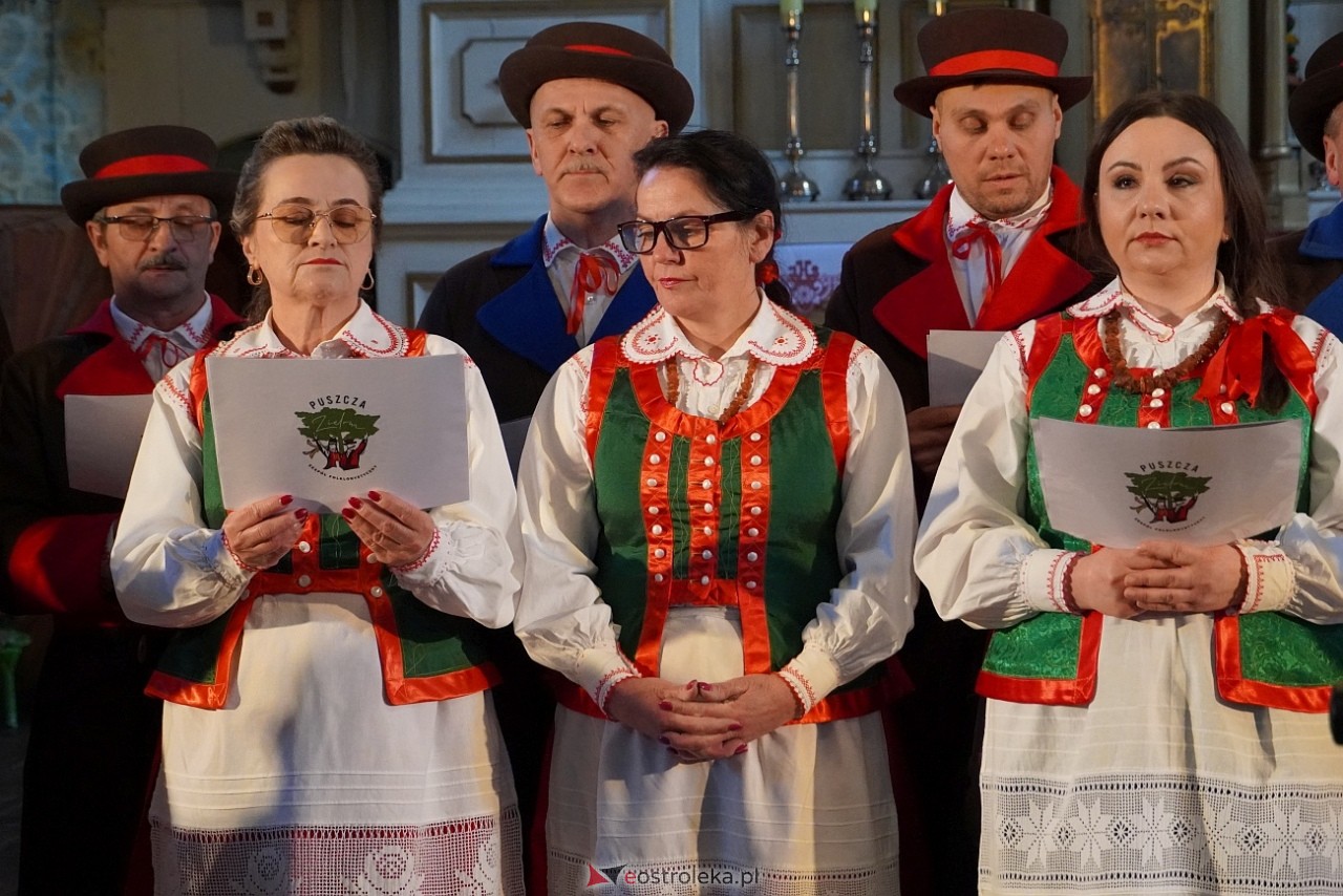 Prezentacje regionalnej pieśni sakralnej w w Kościele pw. św. Anny w Łysych [12.04.2025] - zdjęcie #19 - eOstroleka.pl