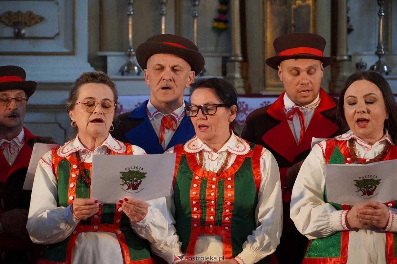 Prezentacje regionalnej pieśni sakralnej w w Kościele pw. św. Anny w Łysych [12.04.2025] - zdjęcie #17 - eOstroleka.pl