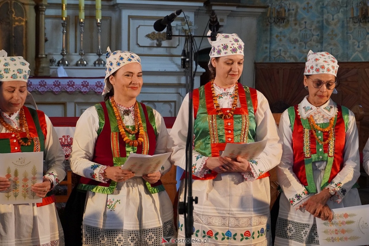 Prezentacje regionalnej pieśni sakralnej w w Kościele pw. św. Anny w Łysych [12.04.2025] - zdjęcie #14 - eOstroleka.pl