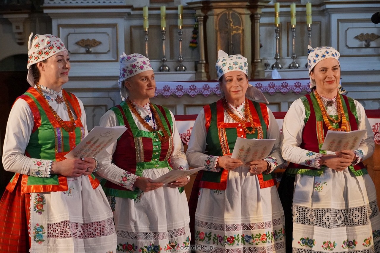 Prezentacje regionalnej pieśni sakralnej w w Kościele pw. św. Anny w Łysych [12.04.2025] - zdjęcie #12 - eOstroleka.pl