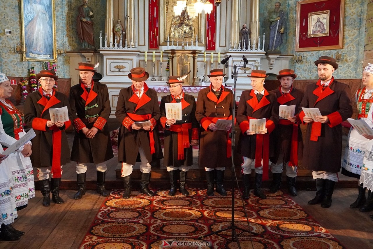 Prezentacje regionalnej pieśni sakralnej w w Kościele pw. św. Anny w Łysych [12.04.2025] - zdjęcie #5 - eOstroleka.pl