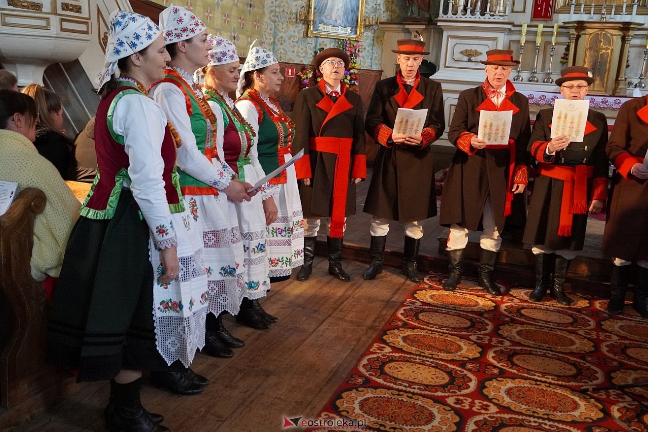 Prezentacje regionalnej pieśni sakralnej w w Kościele pw. św. Anny w Łysych [12.04.2025] - zdjęcie #2 - eOstroleka.pl