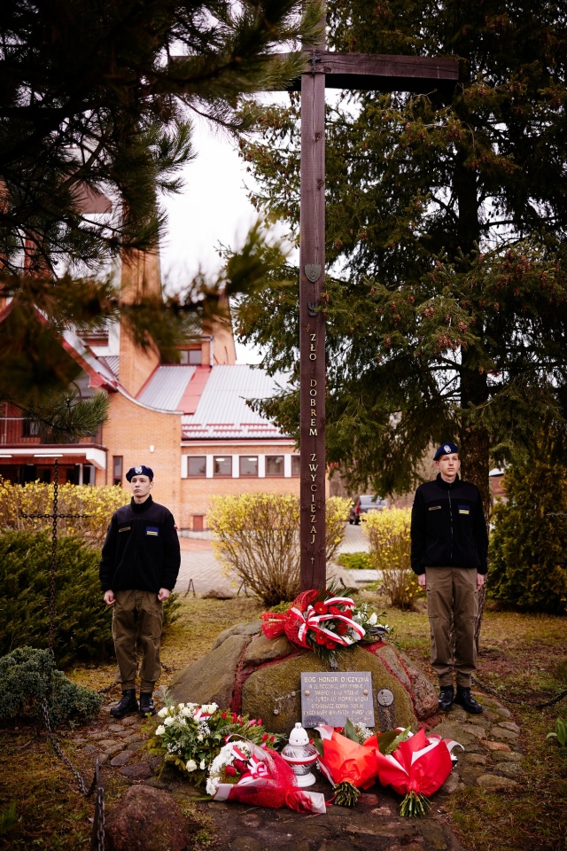 85. rocznica Zbrodni Katyńskiej - uroczystości w Ostrołęce [11.04.2025] - zdjęcie #31 - eOstroleka.pl
