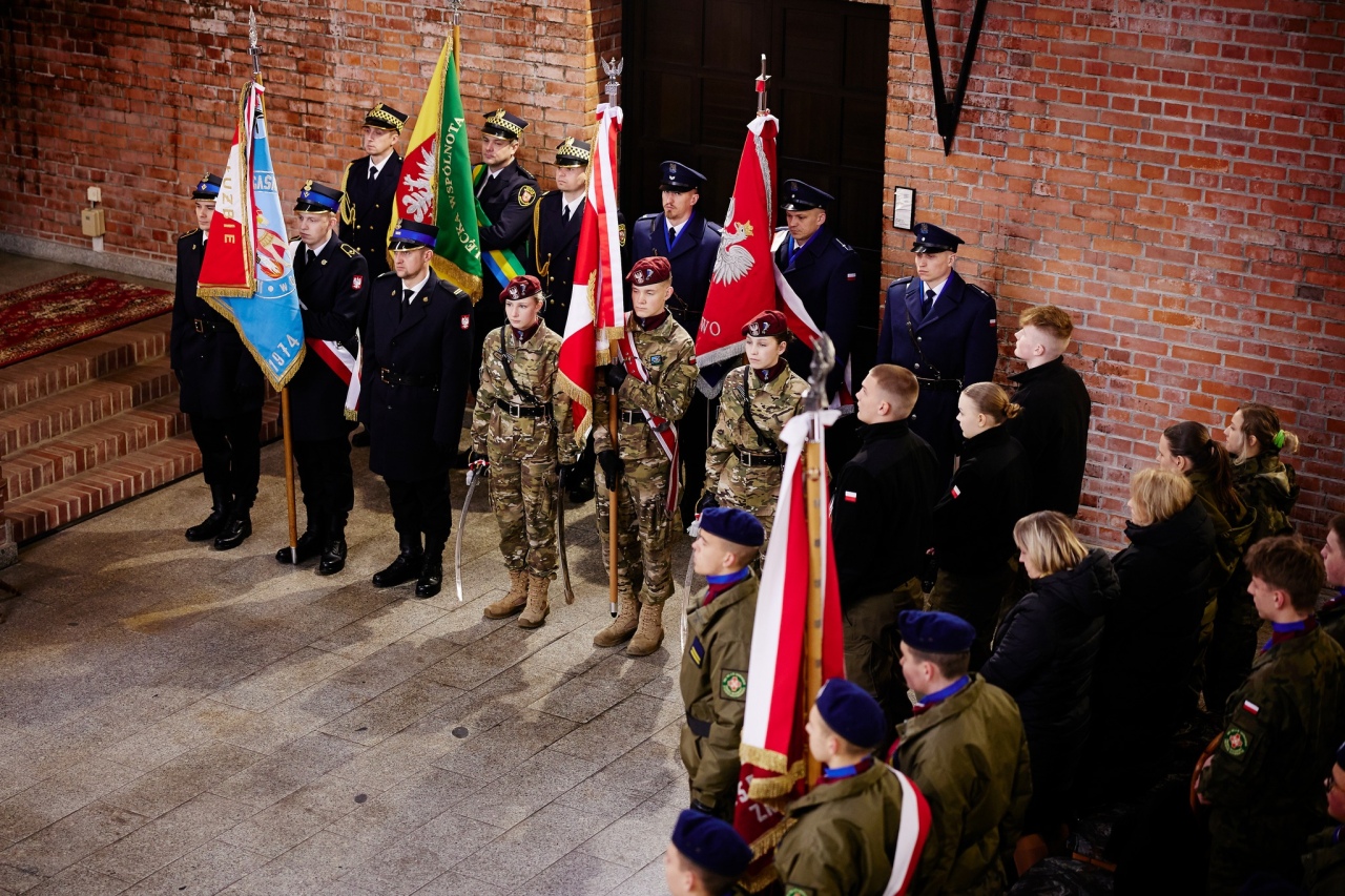85. rocznica Zbrodni Katyńskiej - uroczystości w Ostrołęce [11.04.2025] - zdjęcie #21 - eOstroleka.pl