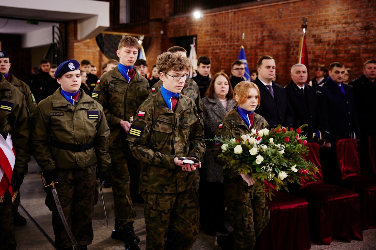 85. rocznica Zbrodni Katyńskiej - uroczystości w Ostrołęce [11.04.2025] - zdjęcie #20 - eOstroleka.pl