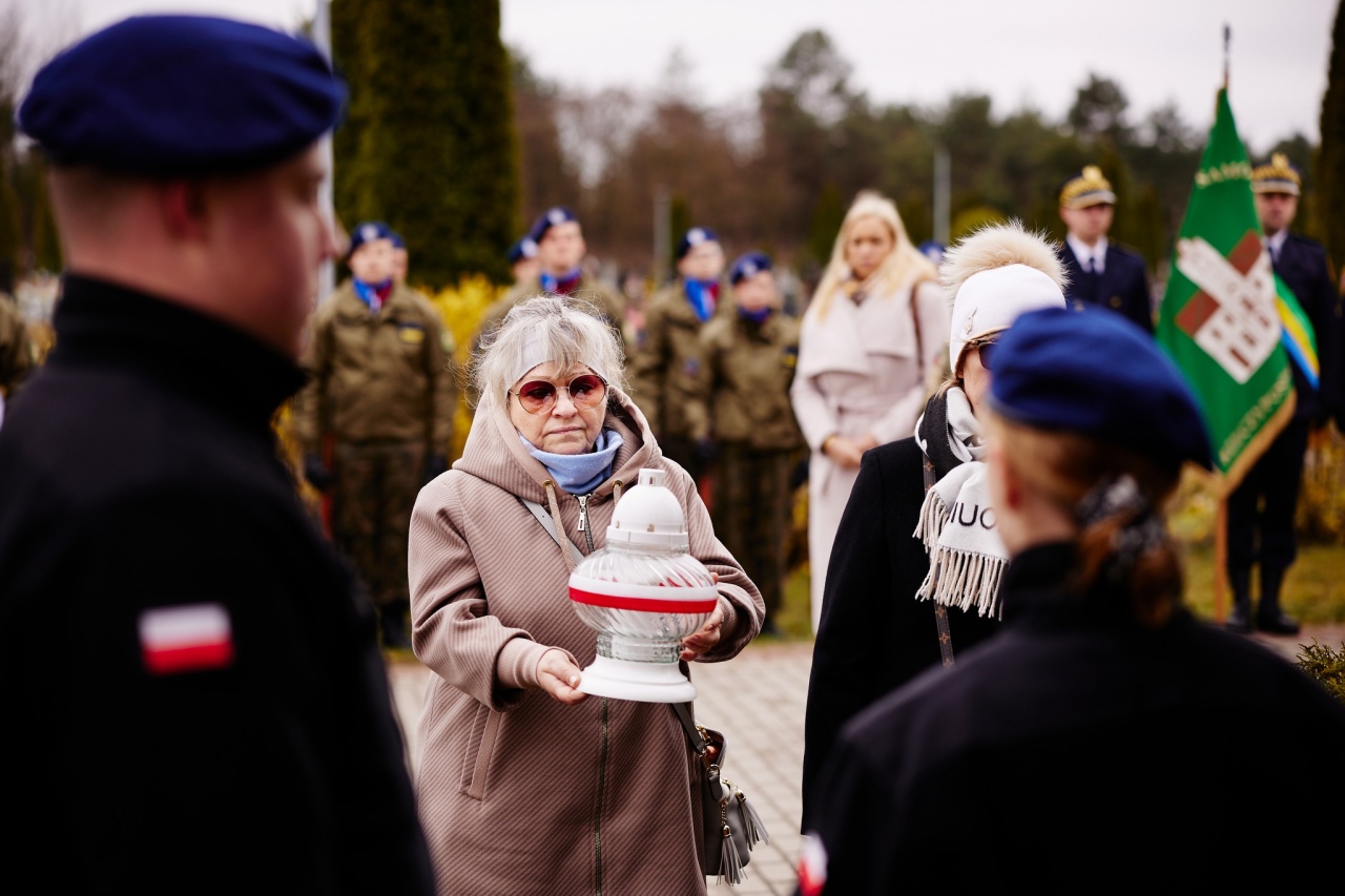 85. rocznica Zbrodni Katyńskiej - uroczystości w Ostrołęce [11.04.2025] - zdjęcie #17 - eOstroleka.pl