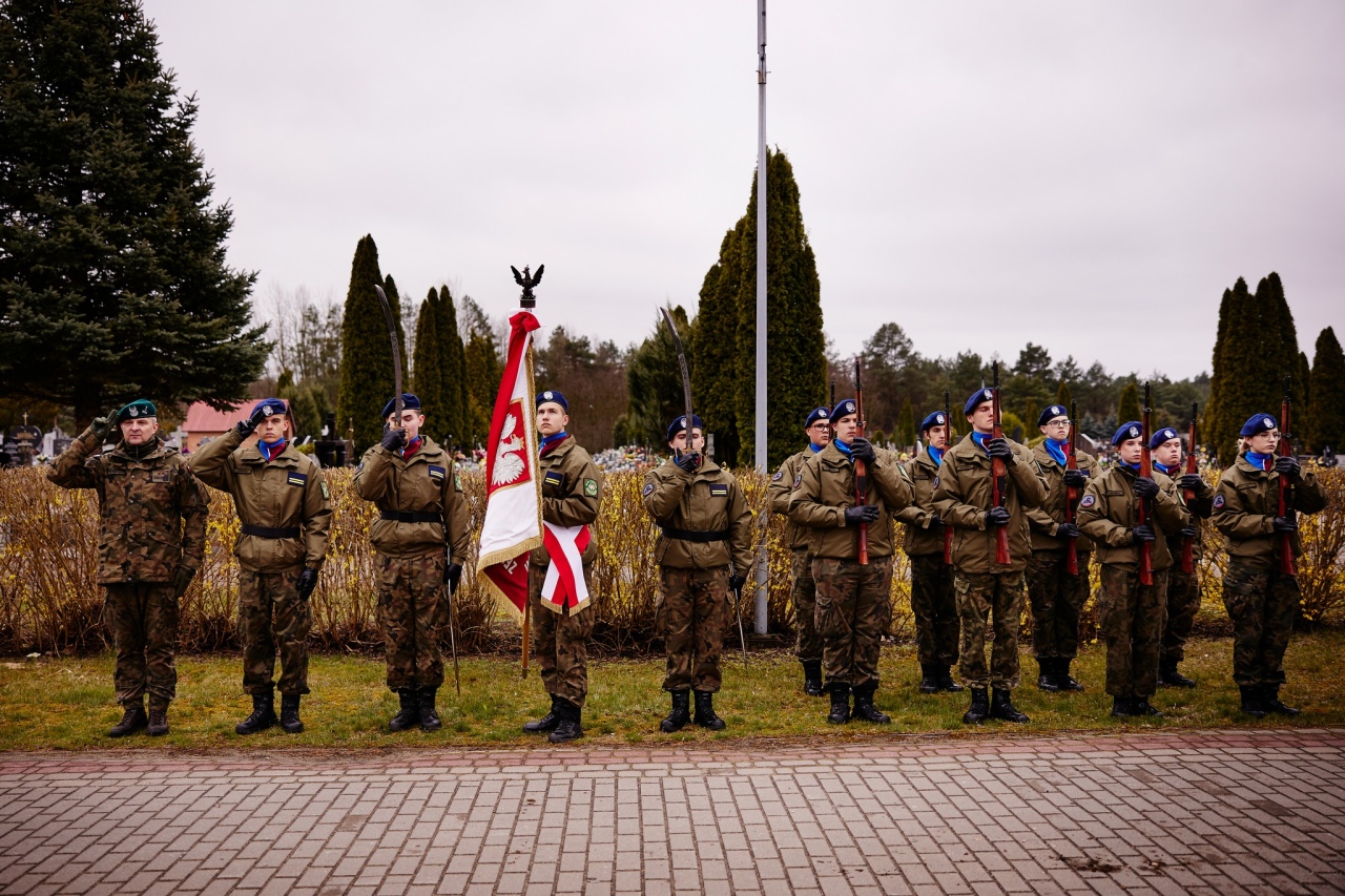 85. rocznica Zbrodni Katyńskiej - uroczystości w Ostrołęce [11.04.2025] - zdjęcie #16 - eOstroleka.pl