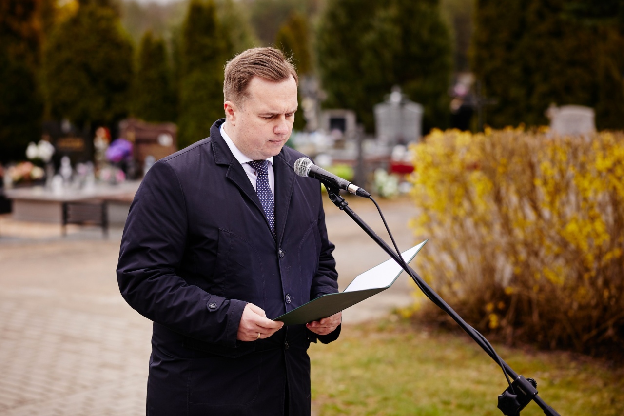 85. rocznica Zbrodni Katyńskiej - uroczystości w Ostrołęce [11.04.2025] - zdjęcie #11 - eOstroleka.pl