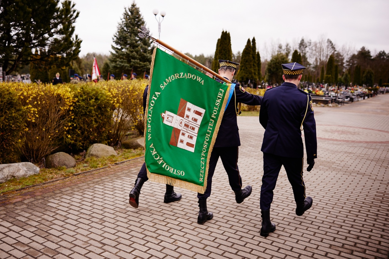 85. rocznica Zbrodni Katyńskiej - uroczystości w Ostrołęce [11.04.2025] - zdjęcie #9 - eOstroleka.pl