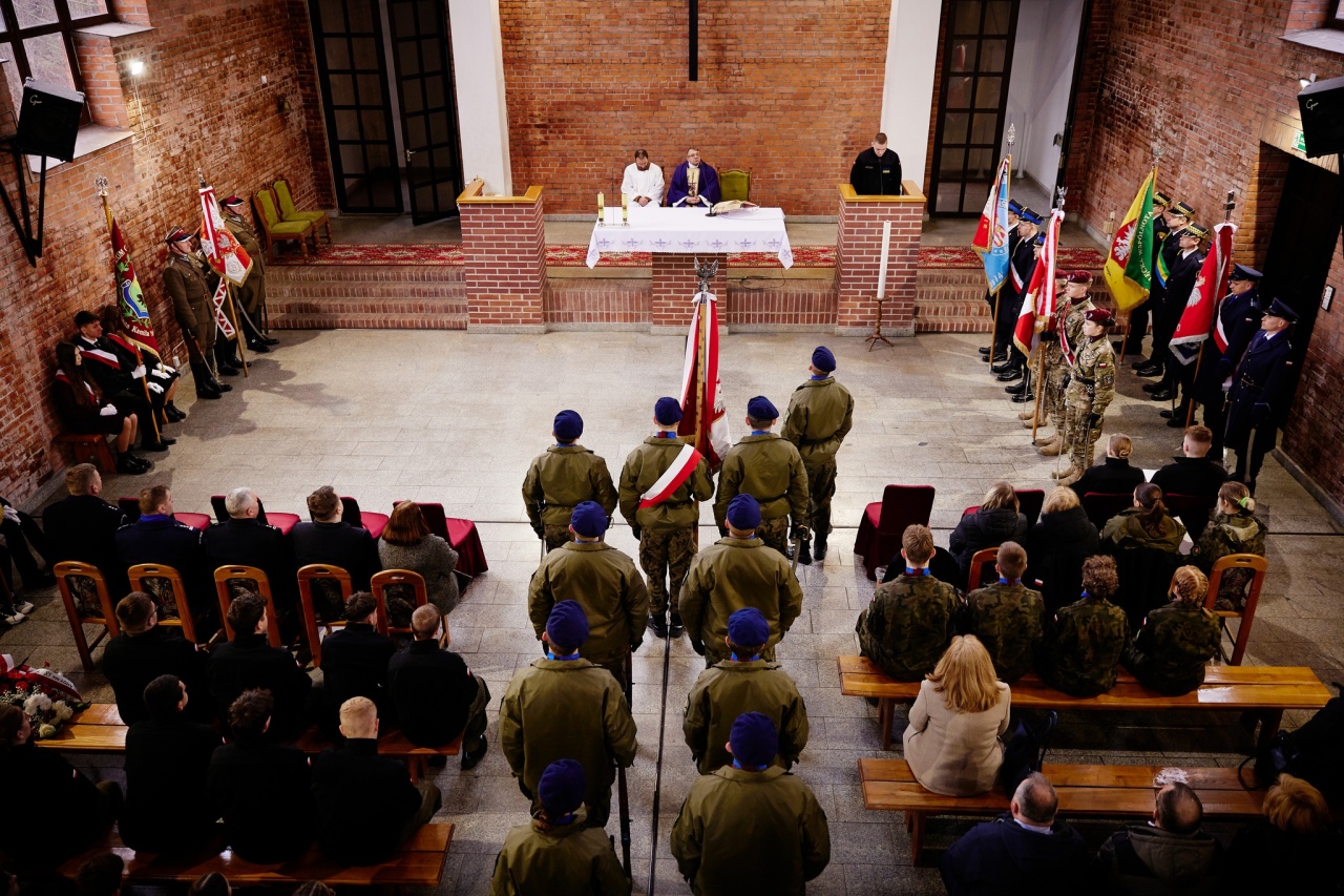 85. rocznica Zbrodni Katyńskiej - uroczystości w Ostrołęce [11.04.2025] - zdjęcie #5 - eOstroleka.pl