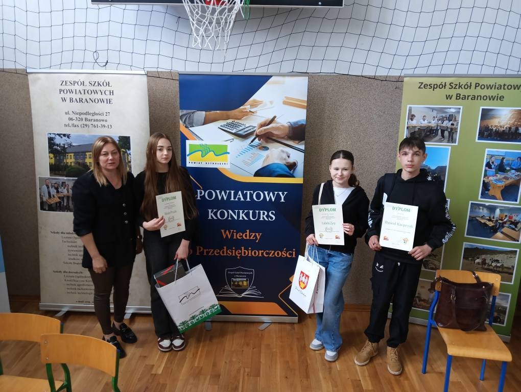 Powiatowy Konkurs Wiedzy o Przedsiębiorczości w ZSP w Baranowie [15.04.2025] - zdjęcie #5 - eOstroleka.pl