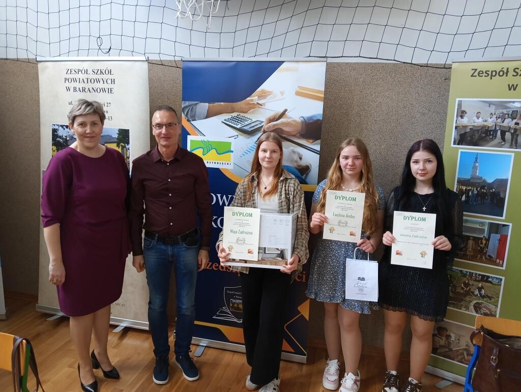Powiatowy Konkurs Wiedzy o Przedsiębiorczości w ZSP w Baranowie [15.04.2025] - zdjęcie #4 - eOstroleka.pl