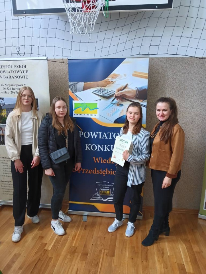 Powiatowy Konkurs Wiedzy o Przedsiębiorczości w ZSP w Baranowie [15.04.2025] - zdjęcie #1 - eOstroleka.pl