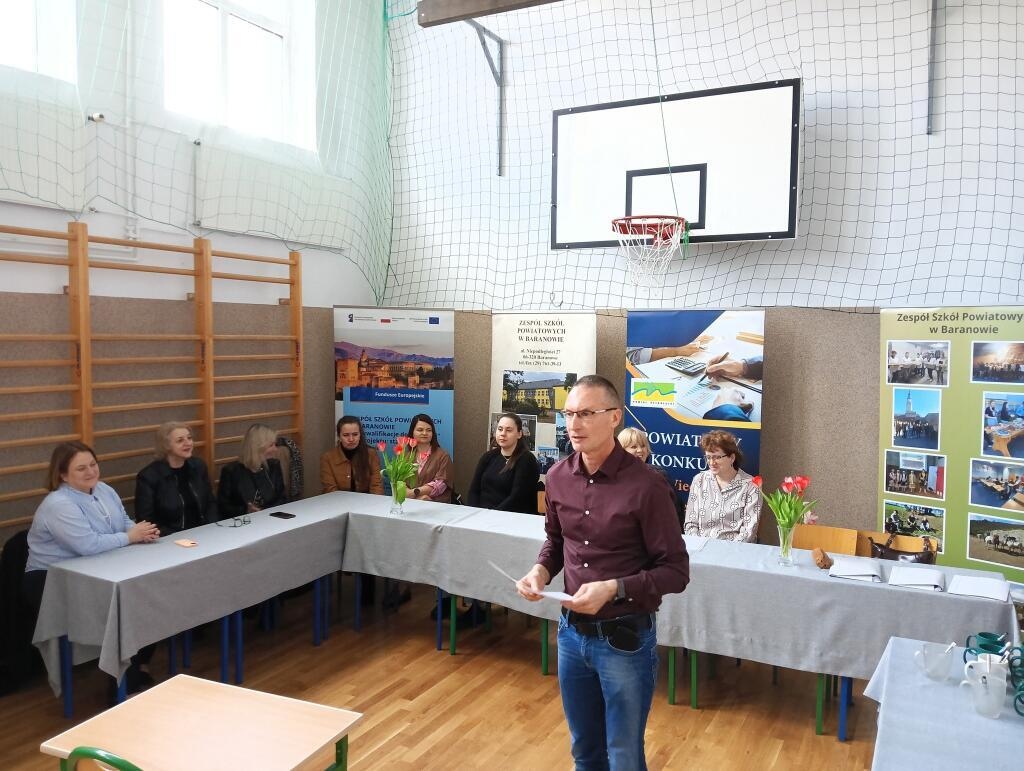 Powiatowy Konkurs Wiedzy o Przedsiębiorczości w ZSP w Baranowie [15.04.2025] - zdjęcie #12 - eOstroleka.pl
