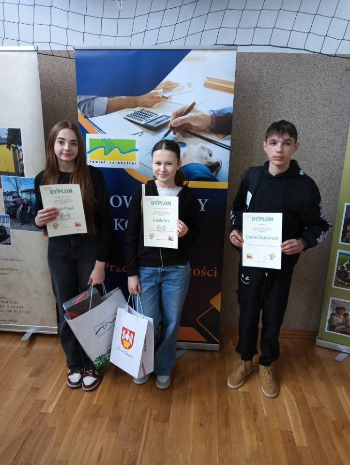 Powiatowy Konkurs Wiedzy o Przedsiębiorczości w ZSP w Baranowie [15.04.2025] - zdjęcie #11 - eOstroleka.pl