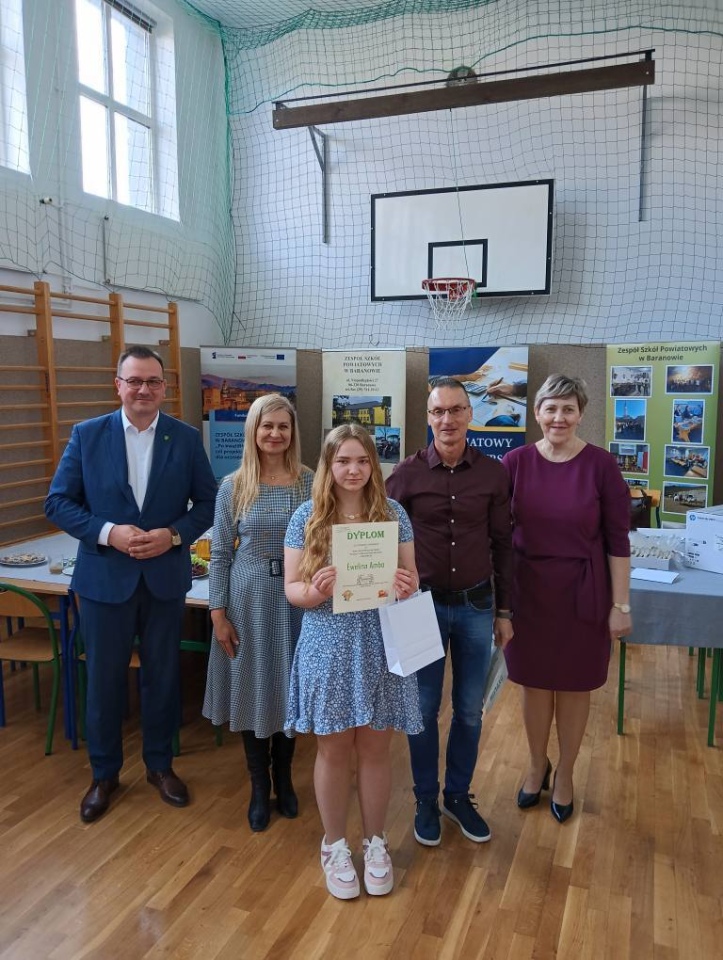Powiatowy Konkurs Wiedzy o Przedsiębiorczości w ZSP w Baranowie [15.04.2025] - zdjęcie #10 - eOstroleka.pl