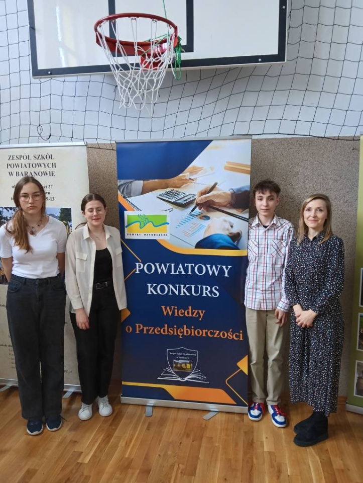 Powiatowy Konkurs Wiedzy o Przedsiębiorczości w ZSP w Baranowie [15.04.2025] - zdjęcie #9 - eOstroleka.pl