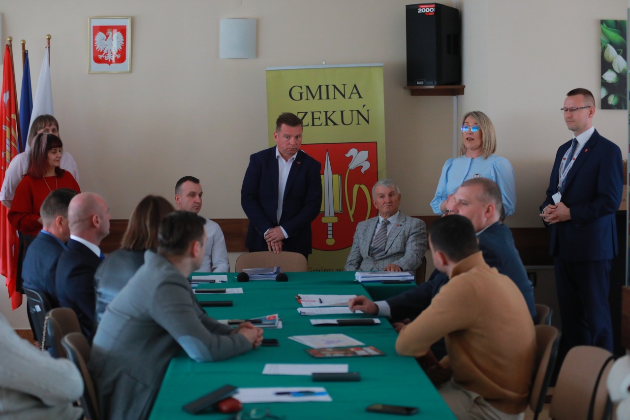 Sesja Rady Gminy w Rzekuniu [10.04.2025] - zdjęcie #17 - eOstroleka.pl