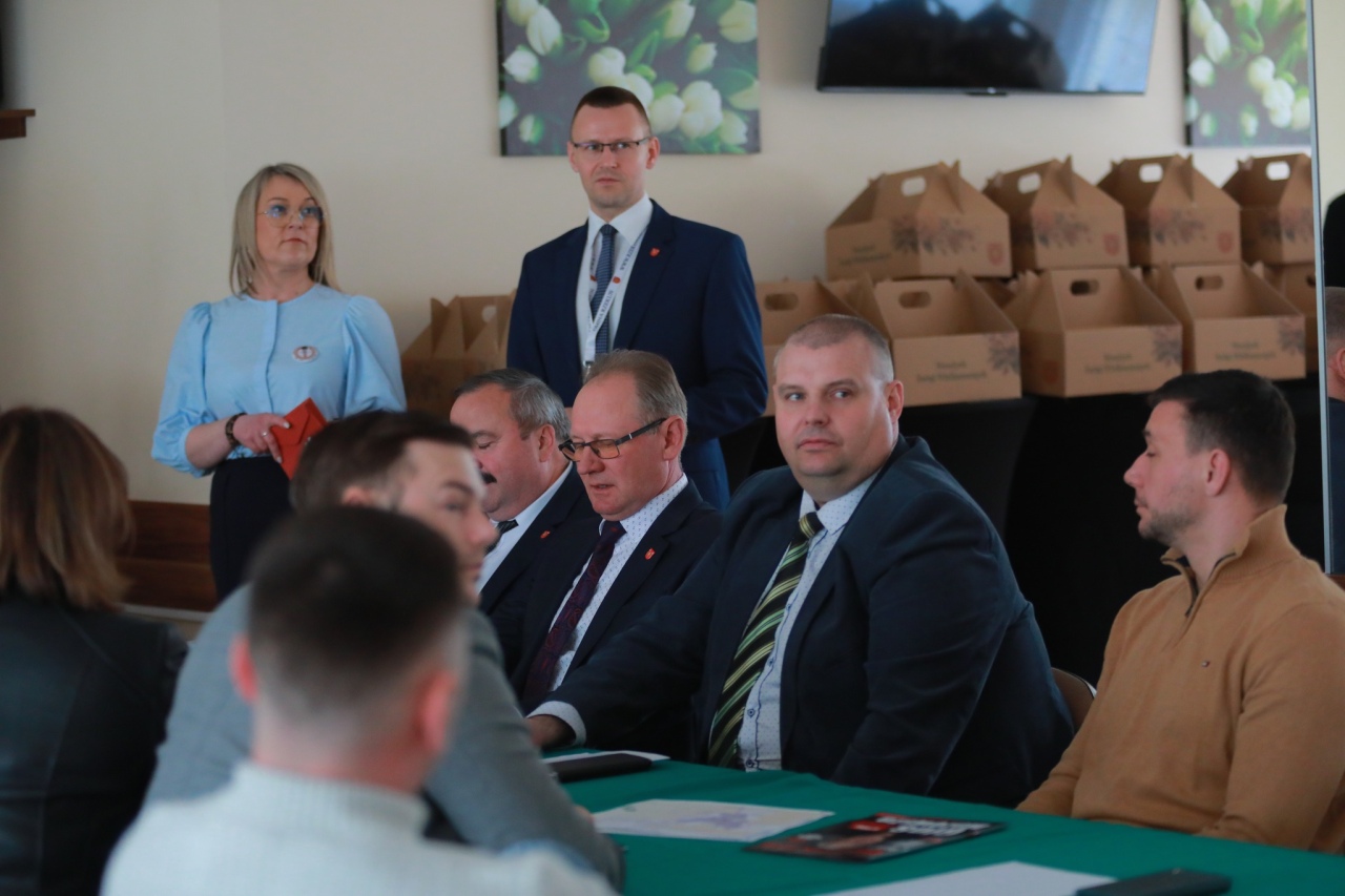 Sesja Rady Gminy w Rzekuniu [10.04.2025] - zdjęcie #8 - eOstroleka.pl