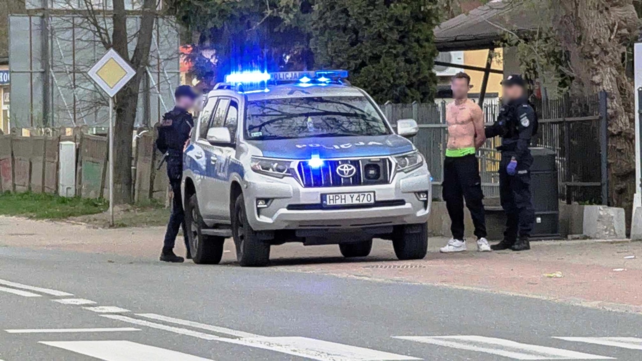Zatrzymanie na osiedlu Stacja [15.04.2025] - zdjęcie #7 - eOstroleka.pl