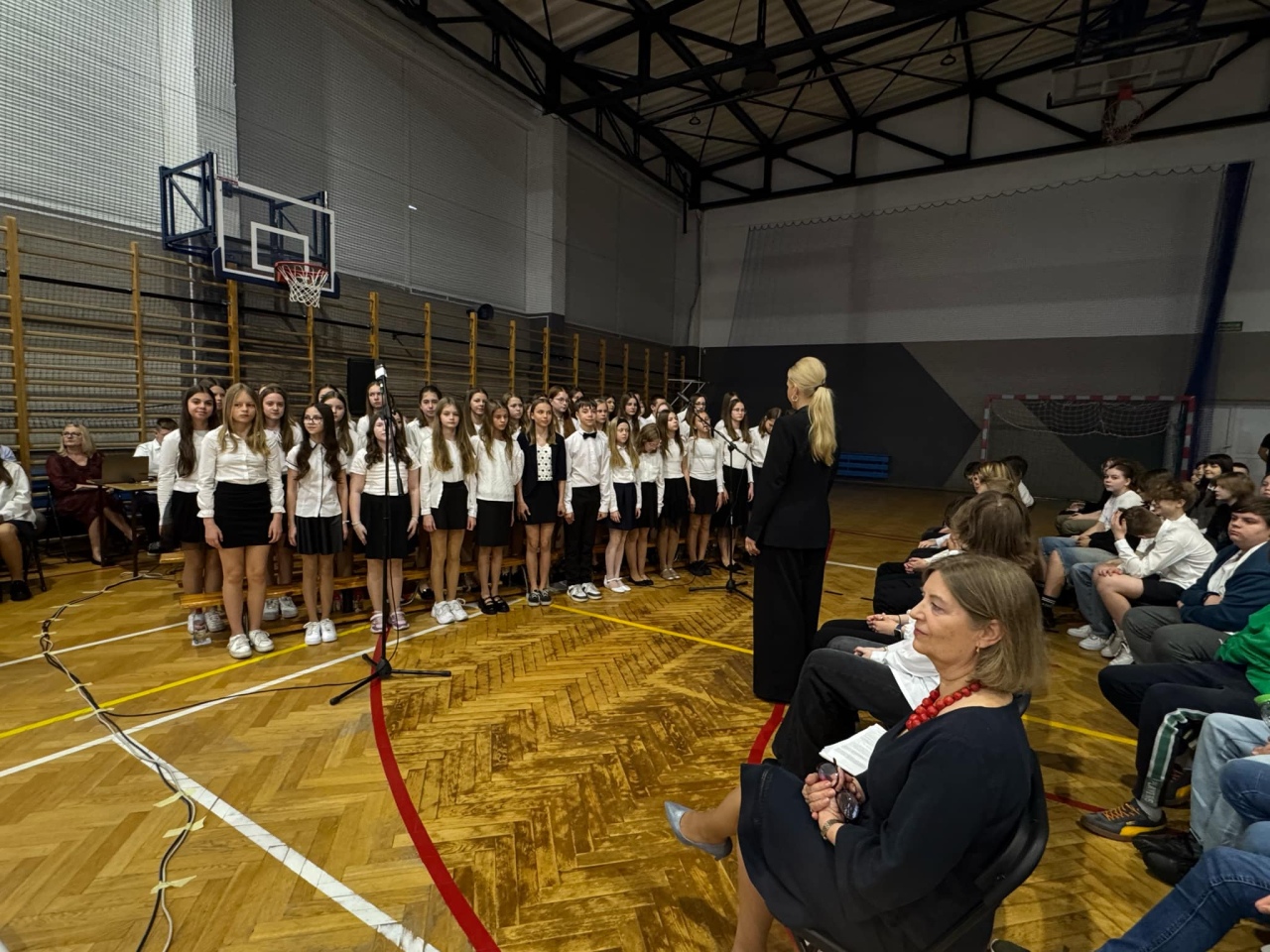 Tysiąclecie Królestwa Polskiego uczczone w Szkole Podstawowej nr 10 w Ostrołęce [15.04.2025] - zdjęcie #42 - eOstroleka.pl