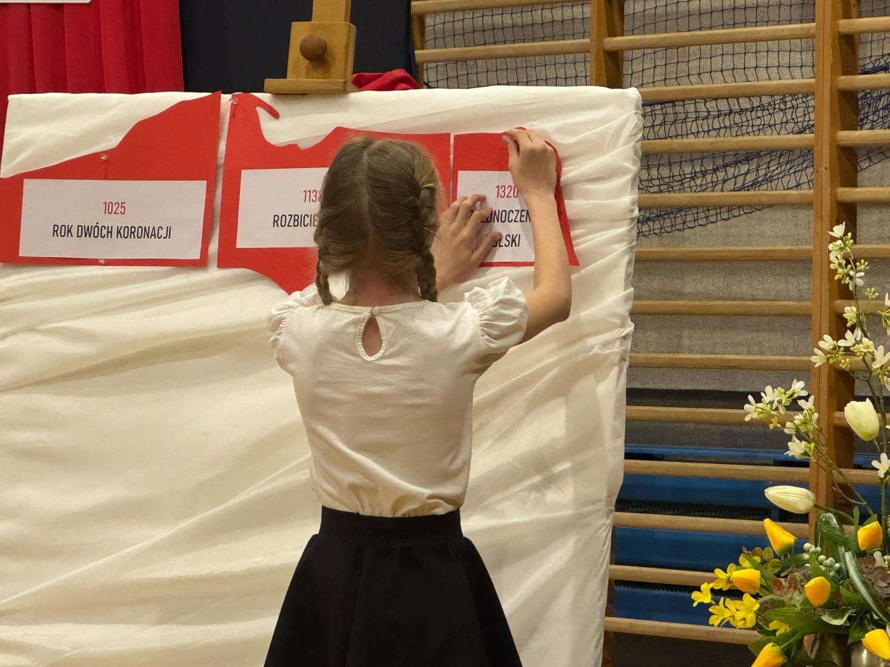 Tysiąclecie Królestwa Polskiego uczczone w Szkole Podstawowej nr 10 w Ostrołęce [15.04.2025] - zdjęcie #40 - eOstroleka.pl